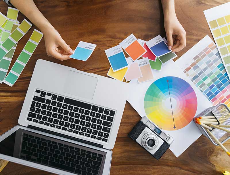 Proceso creativo de imagen corporativa y diseño gráfico